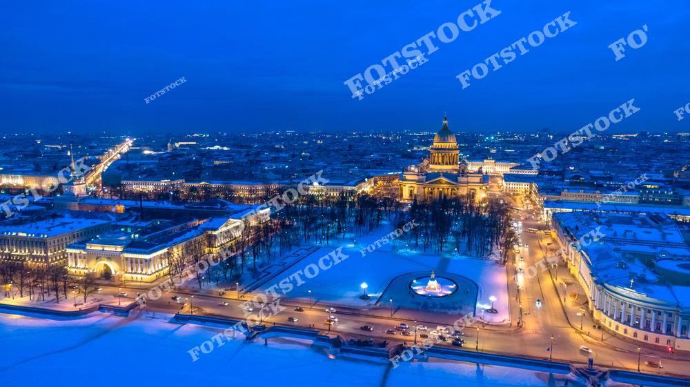 Фотография зимнего Санкт-Петербурга с панорамным видом с дрона, демонстрирующая Исаакиевский собор и центральные улицы города. Снимок позволяет увидеть архитектуру исторического центра, заснеженные набережные Невы и величественные фасады Исаакиевского собора. Высокий ракурс передает масштаб города, панораму улиц и площади, а мягкий зимний свет подчеркивает атмосферу северной столицы России. Изображение идеально подходит для туристических публикаций, зимних коллекций фотографий, постеров и интерьерного оформления, раскрывая красоту и уникальность зимнего Петербурга с высоты.